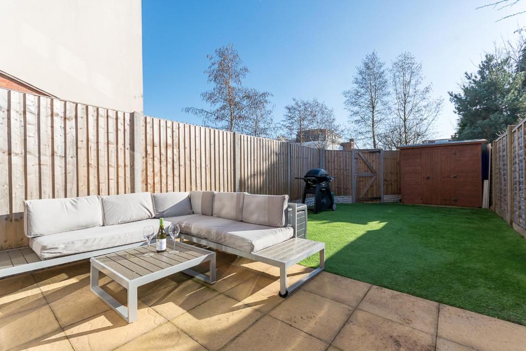 Castle Townhouse Kenilworth - Private Parking - 24 Hr Gym Access - Town Centre Daire Dış mekan fotoğraf